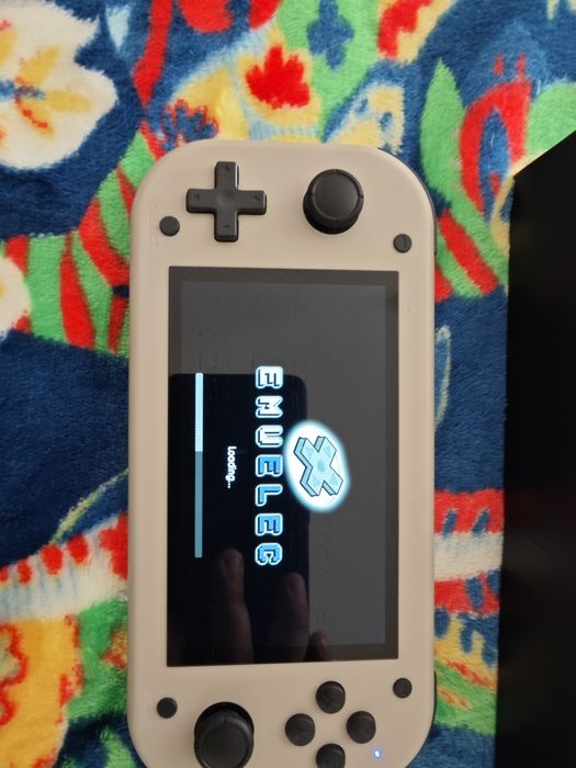 Vendo este emulador com 30.000 Jogos já dentro dele