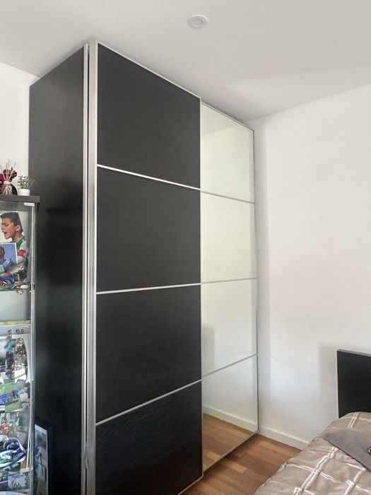 Vendo roupeiro preto c espelho