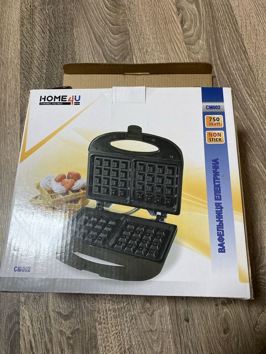 Вафельница Home4u CM002