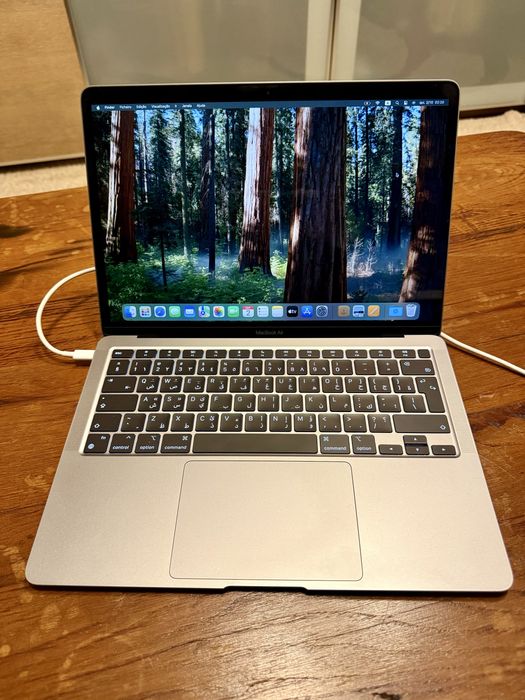 MacBook Air 13.3" M1 – 8 GB / 256 GB – Nearly New64738341296898123