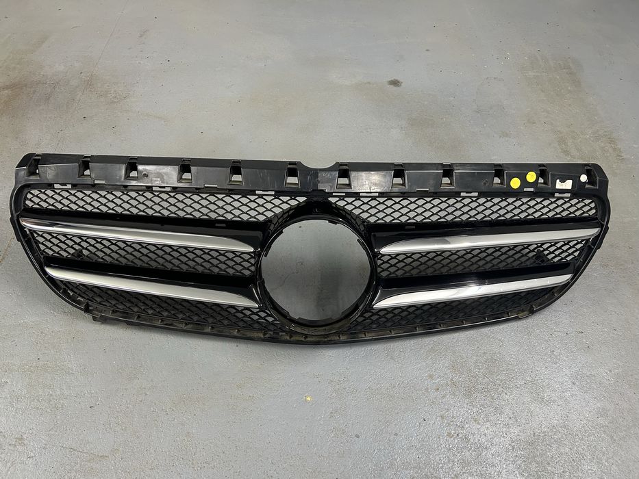 Продам решітку радіатора (гриль) A2468880460 на Mercedes В клас W246