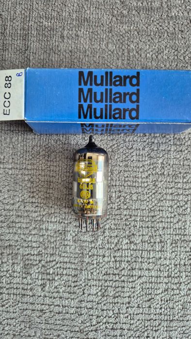 Lampa ECC88 Mullard 6DJ8 Gray Shield Big O Getter Blackburn 60s NOS