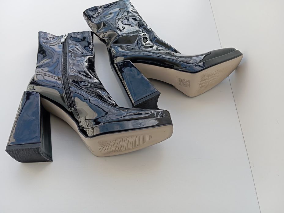 Roz. 40 Nowe damskie buty RAID 7 czarne lakierowane wygodny obcas, wym