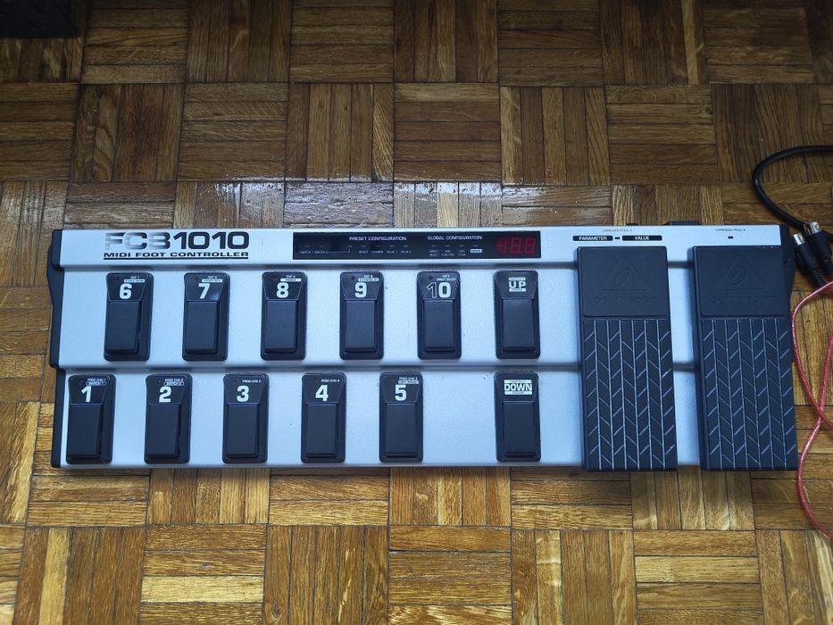 Behringer FCB1010