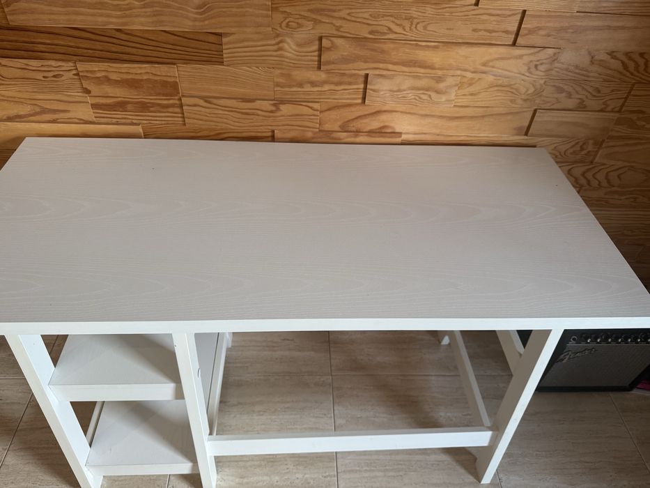 Secretaria / Mesa de Trabalho Branca com Prateleiras