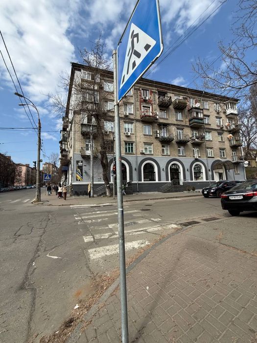 Оренда приміщення на вул. Білоруська 32, поряд з перехрестям та зупинкою громадського транспорту 5
