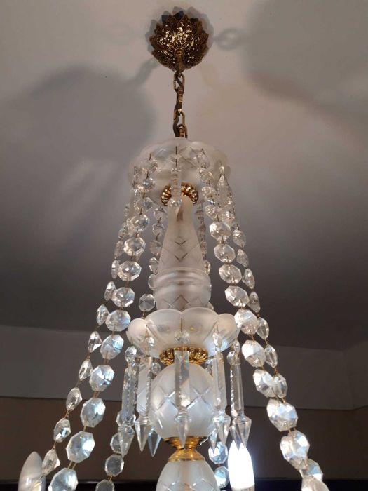 Candeeiro de cristal e porcelana com mais de 80 anos
