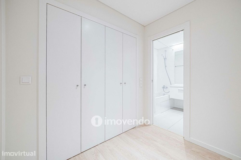 Apartamento T2 moderno, com estacionamento, na Alta de Lisboa