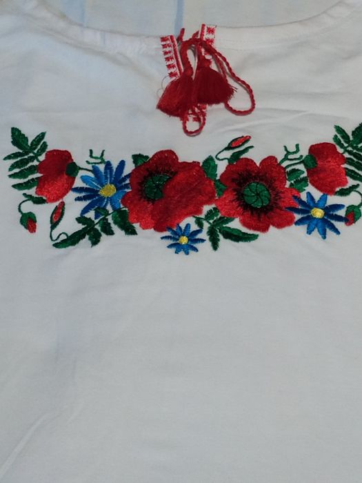 Вишиванка на дівчину