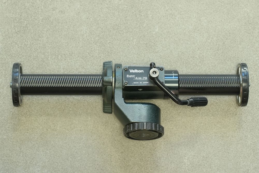 Manfrotto 055XB + головка 327RC2 + шипы, Gitzo GT2540LLVL