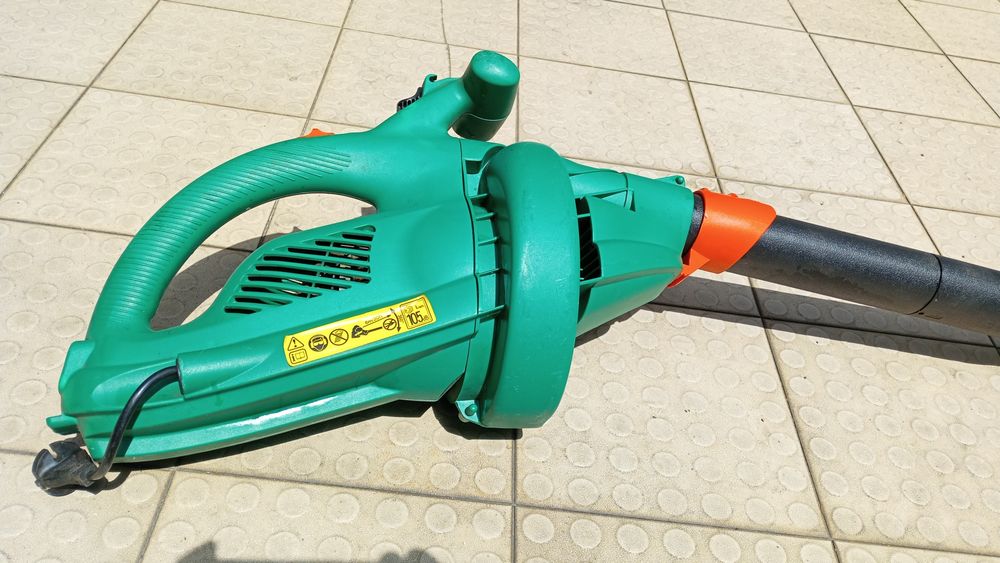 Soprador elétrico Black & Decker jardim