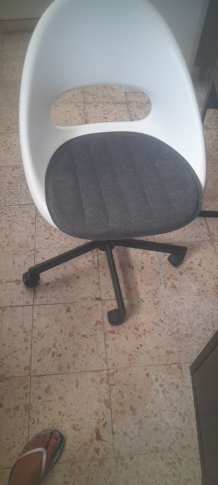 Secretária com Cadeira