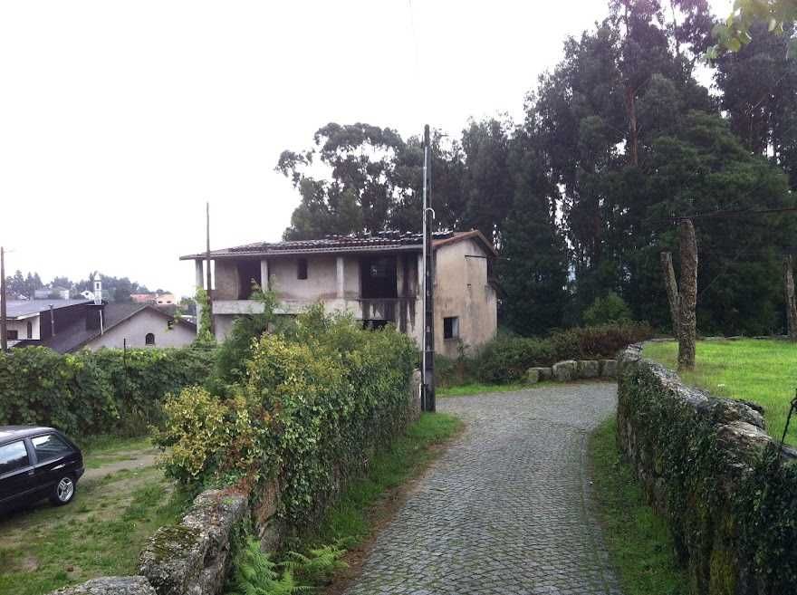 moradia t4 em construcao em lugar de folgosa  parada de todeia