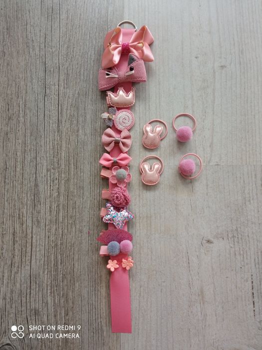 Nowe spinki do włosow elegancko zapakowane