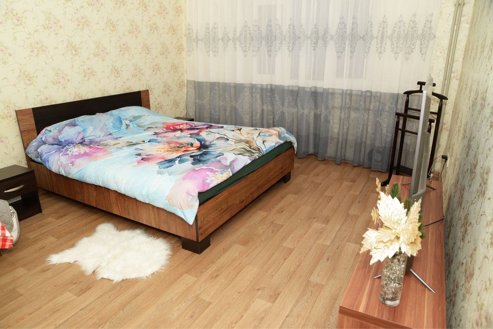 Сдам посуточно 2-х комнн., квартиру. Центр, парк, море