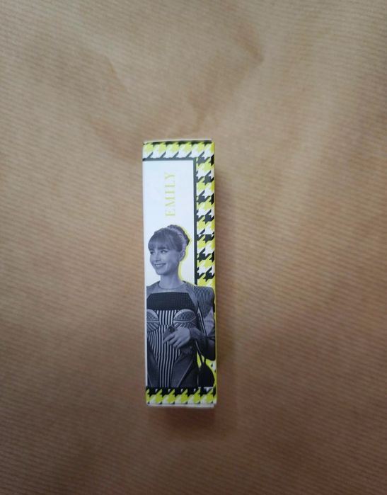 Batom e blush da Revolution (Emily in Paris)