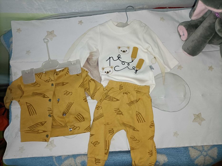 Komplet ubranek niemowlęcych