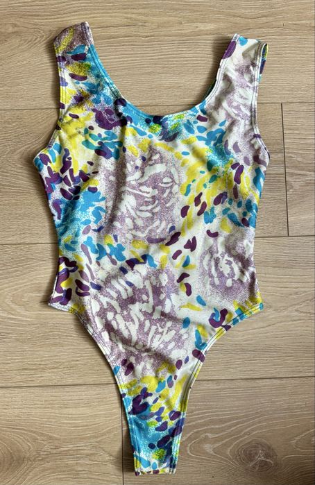 Stroj kąpielowy, wysokie wyciecie, rozmiar M