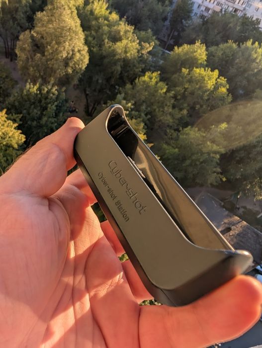 док-станция Sony Cyber-shot Station (модель UC-TC)