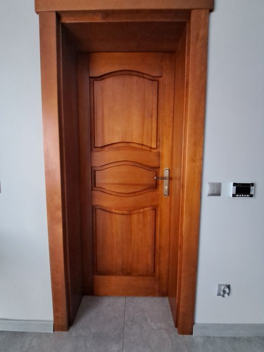 Sprzedam drzwi wewnętrzne z litego drewna