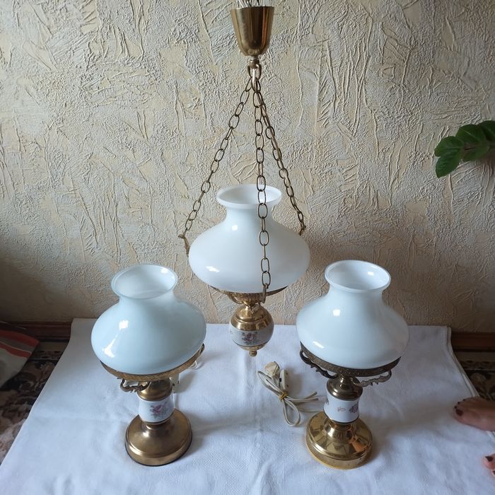 Лампа настільна, стельова, світильник прикроватний, підвісний, нічник.