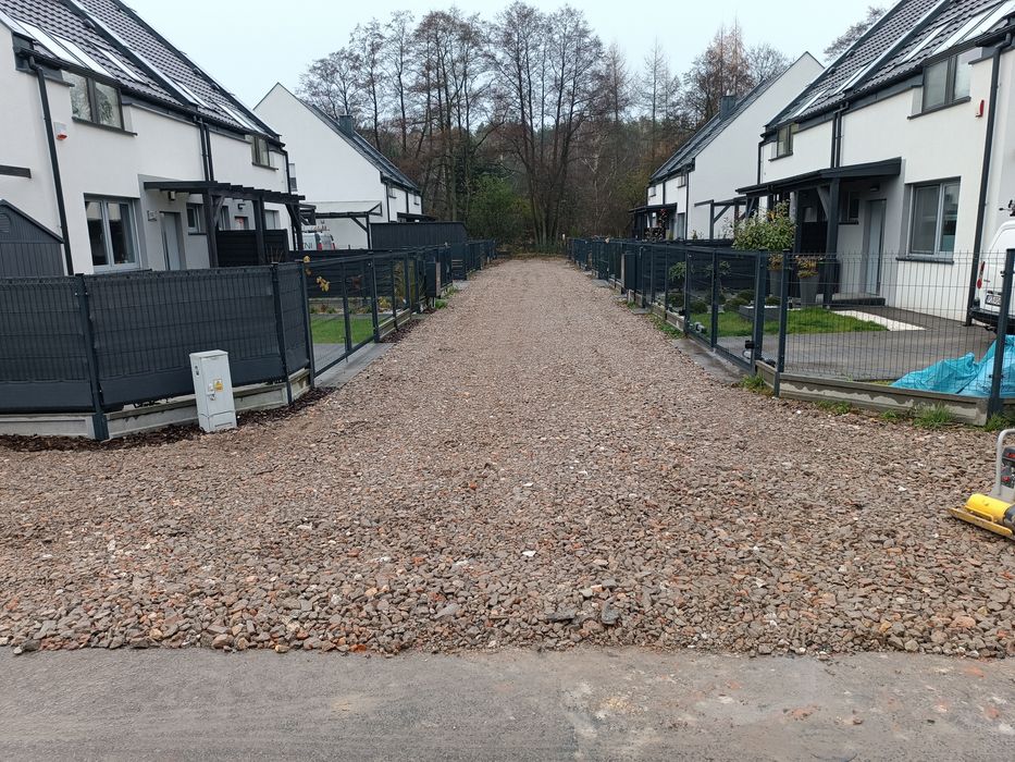 Kruszywo betonowo- ceglane/ gruz/ tłuczeń/ piasek/ ziemia/ budowa dróg