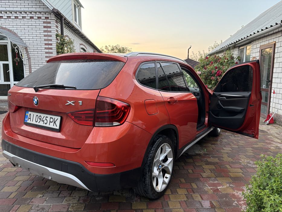 Автомобіль BMW X1 машина, легкова