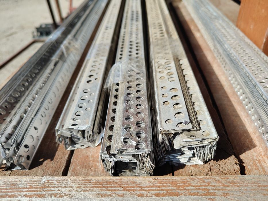 Pół narożnik aluminiowy do płyt karton gips 2,5 m