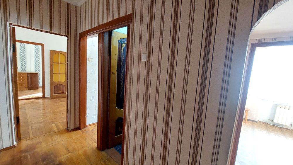 Продам 3-кімнатну квартиру. Вул.Київська,15.