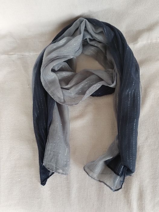 Szal chusta apaszka szara ombre ze srebrną nitką
