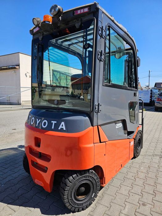 Wózek widłowy 2,5t Toyota 8FBMT25 2018 UDT niski przebieg kabina serwi