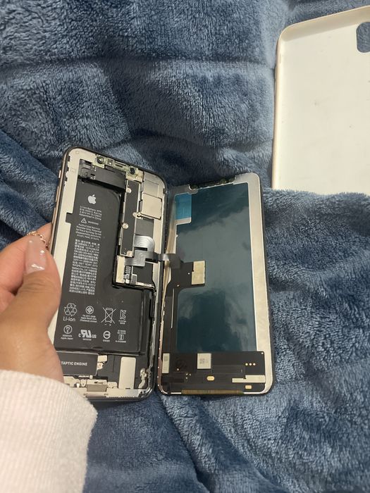 Iphone Xs, com tela e trazeira quebrada, bateria original da Apple