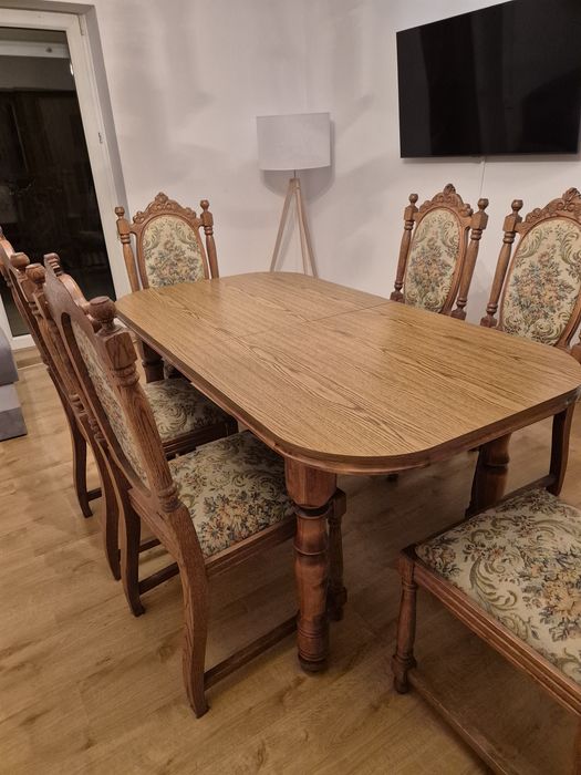 Stół i 6 eleganckich krzeseł