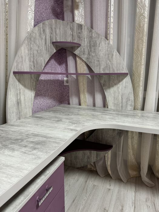 Письменный стол для школьника