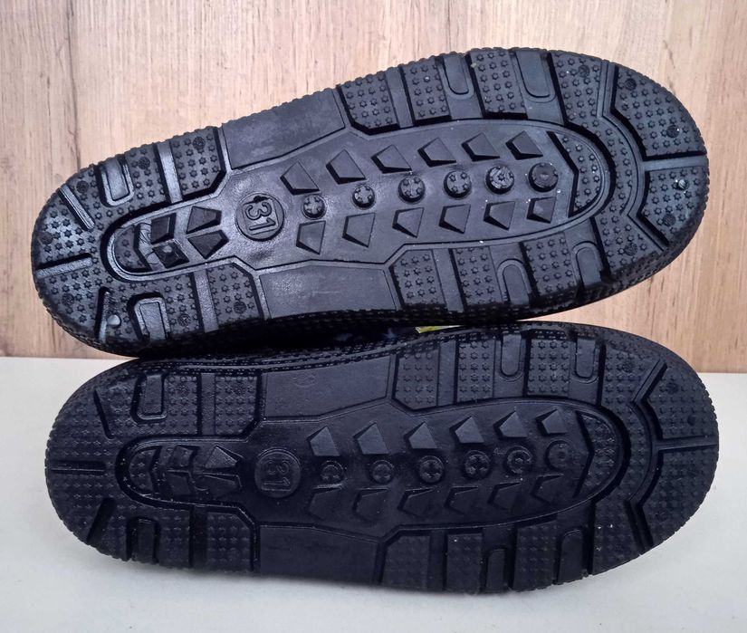 Нові дитячі чобітки, теплі непромокаємі черевики чорні, зима демі р 31