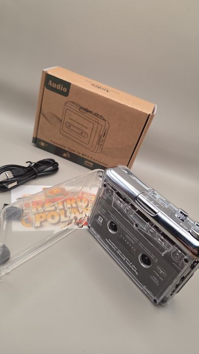 Przezroczysty walkman z funkcja przesyłania piosenek