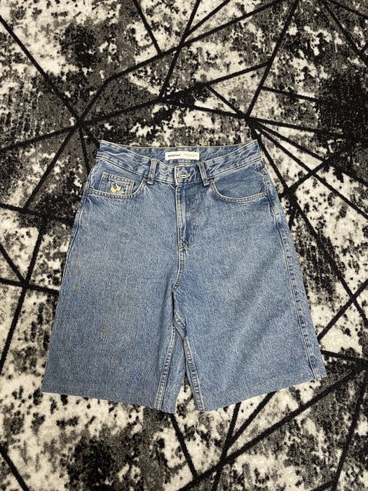 шорты Bershka.