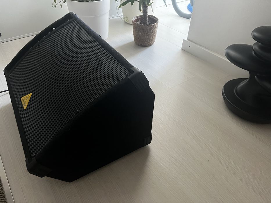 Monitor de palco Behringer Eurolive F1320D