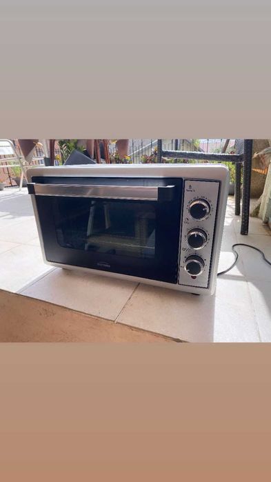 Forno elétrico em excelente estado, usado somente uma vez.