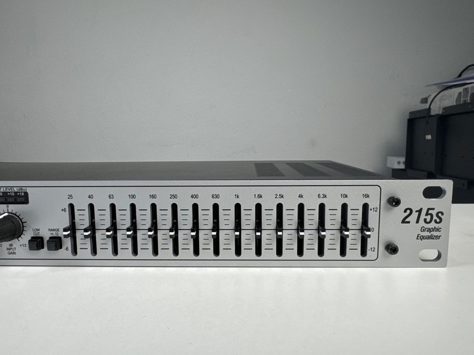 Equalizador dbx 215s