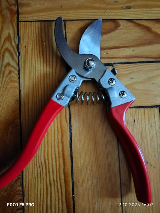 Секатори садові площинні, нові