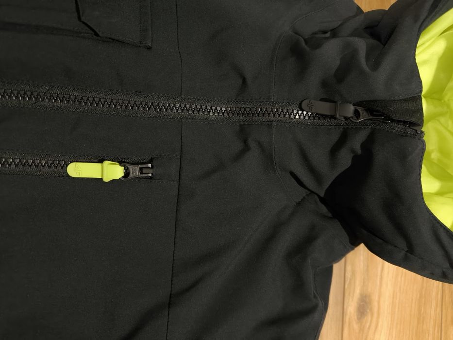 Kurtka parka czarna 4f chłopięca 152 neodry 5000 stan bdb