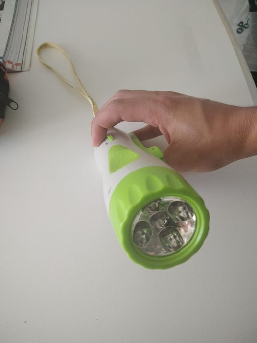 Lanterna autocarregável