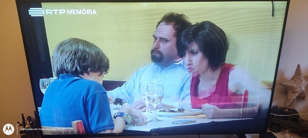 Vendo smart TV 50p com pequeno defeito na imagen más vesse bem