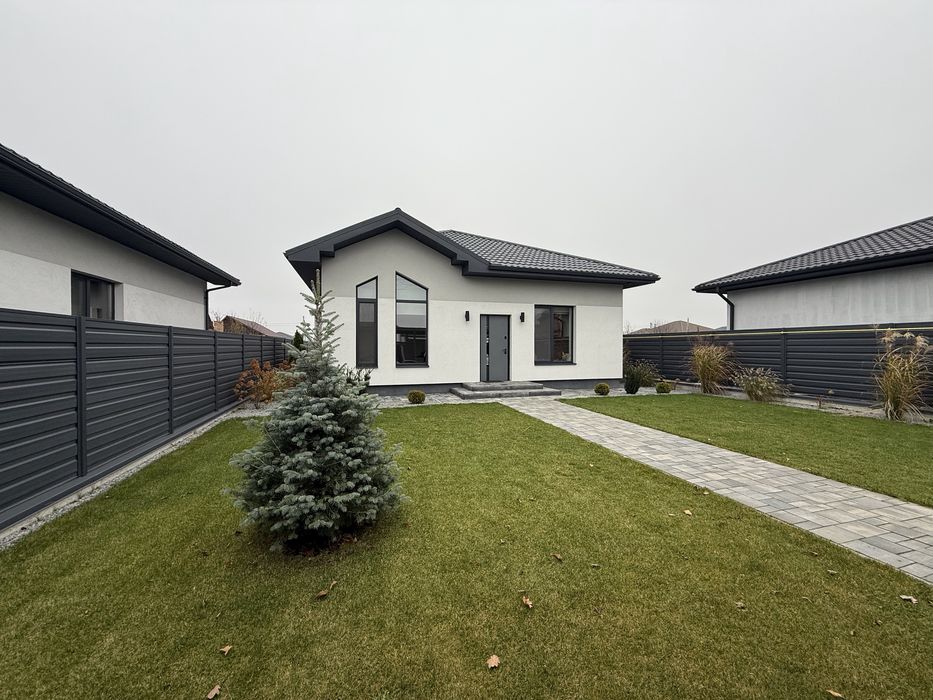 Продаж будинку з дизайнерським ремонтом та меблями у с.Боратин