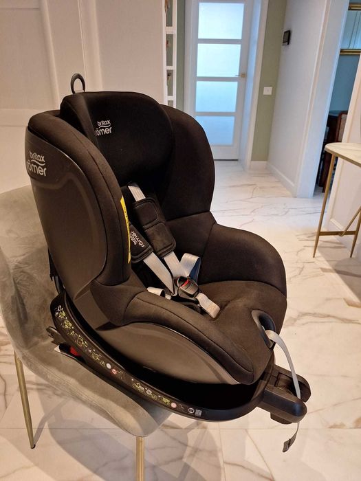 Britax Romer Dualfix 2R Cosmos Black 0-18 kg funkcja obrotu o 360°