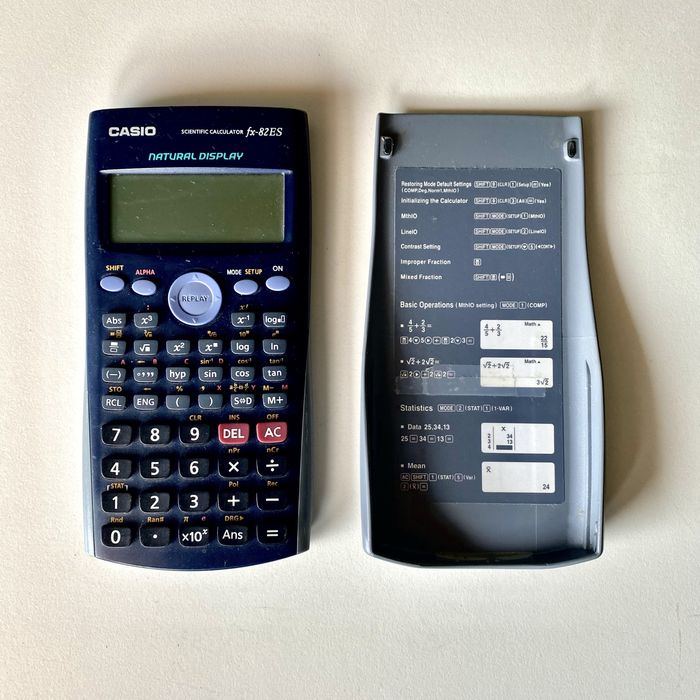 Calculadora Científica Casio FX-82ES