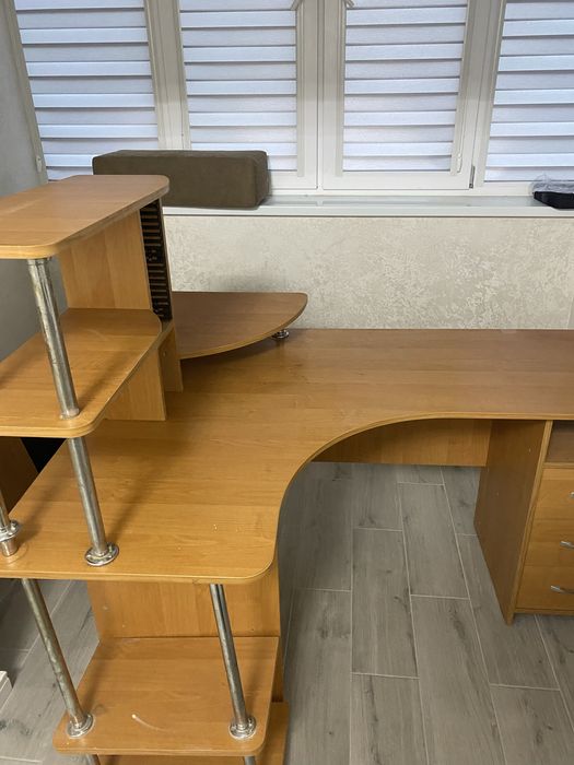 Продам кутовий комп’ютерний стіл