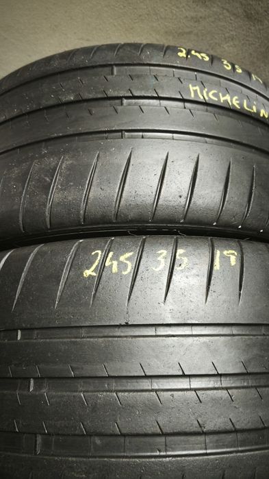 Pneus  245/35/19