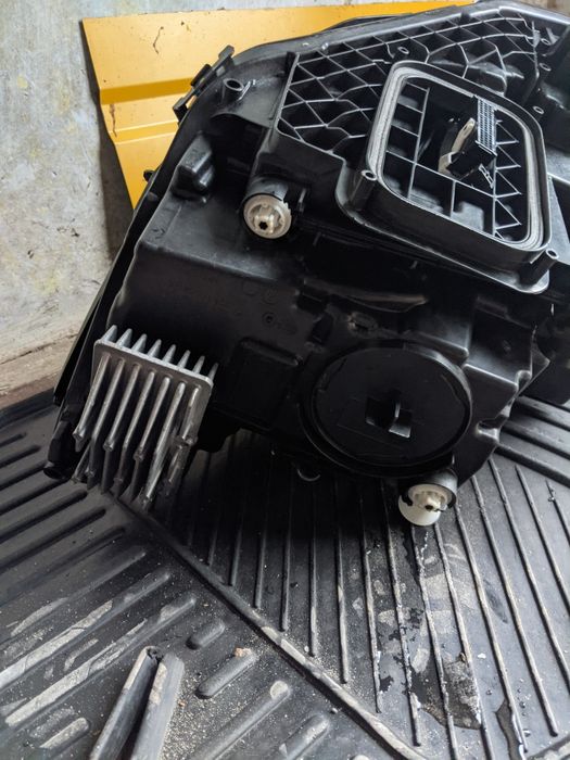 Продам оригінальну фара Mercedes-Benz CLA